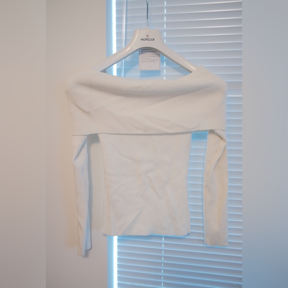 Aritzia white top off shoulder